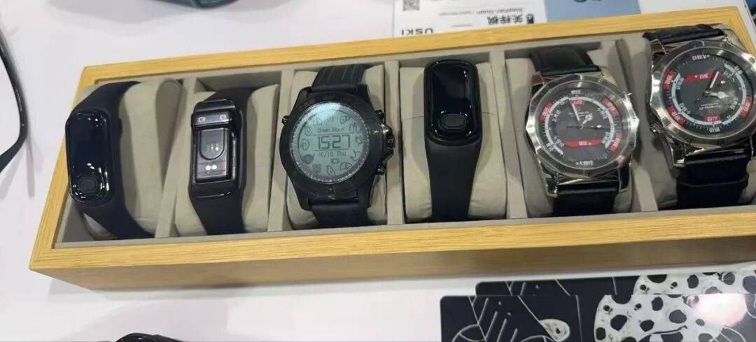 百家益亮相2025年香港秋季电子产品展,现场人气十足