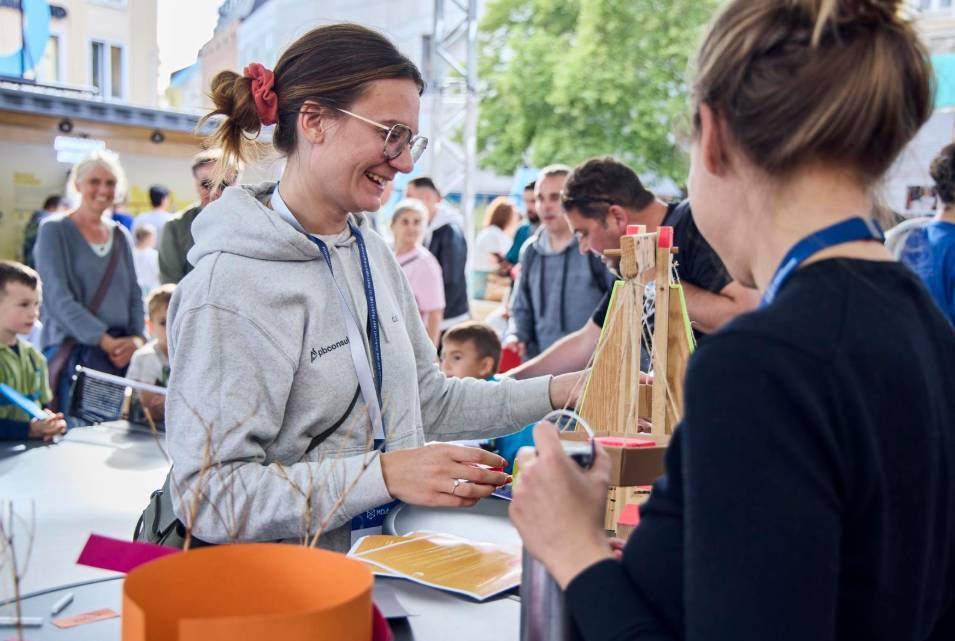 德国汉诺威国际商用车展览会 IAA MOBILITY 2025创新成果的精彩展示与性能的展示