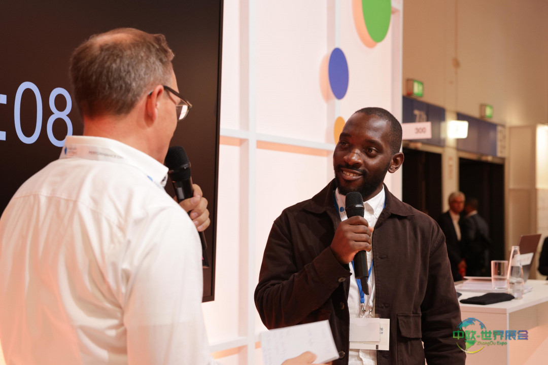 塔翁加·措科达伊与Eurailpress Career Boost主持人乔治·克恩交流