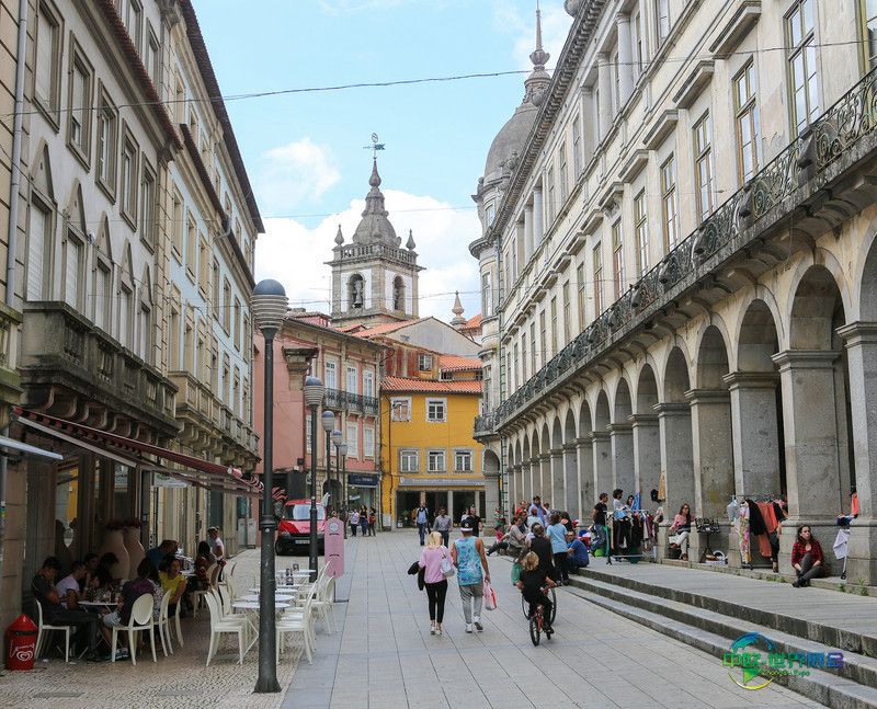 布拉加城市广场步行人群街景