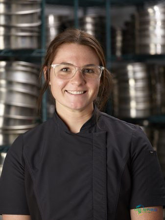 通过包容性餐饮欢庆与联结:与主厨阿米莉亚·沃菲尔的一问一答