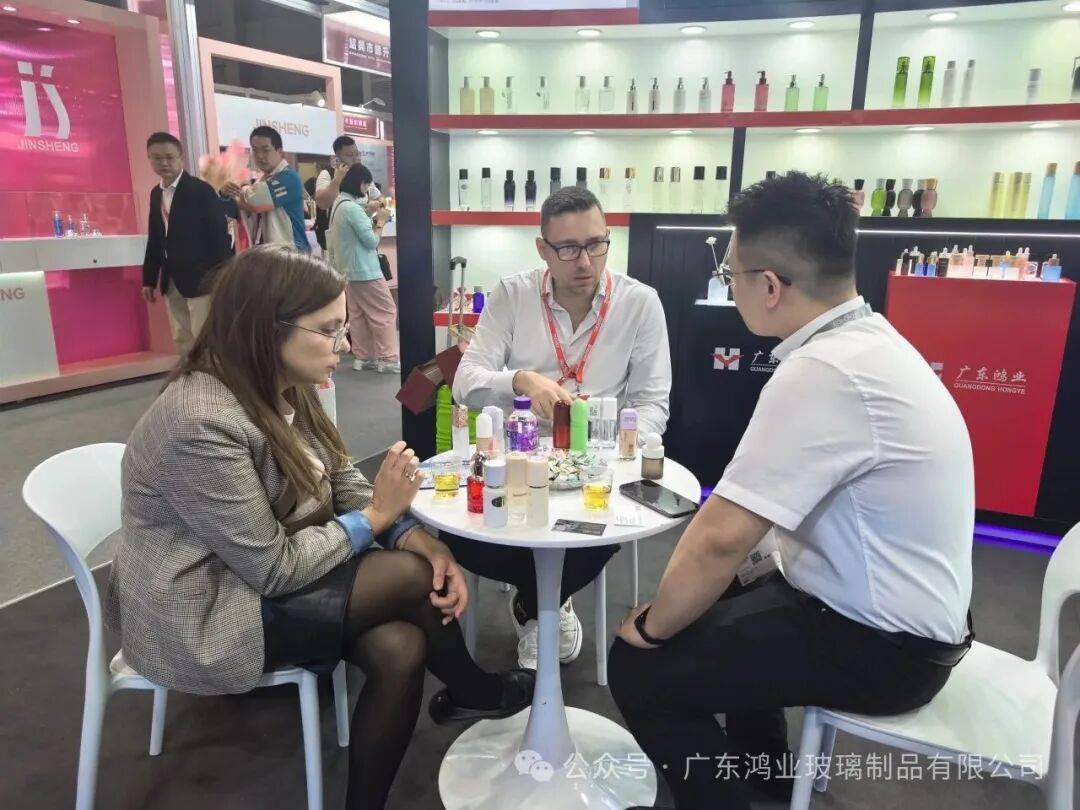 2025年亚太区美容展DAY2| 7-R10展位人潮如织?快来一探究竟!