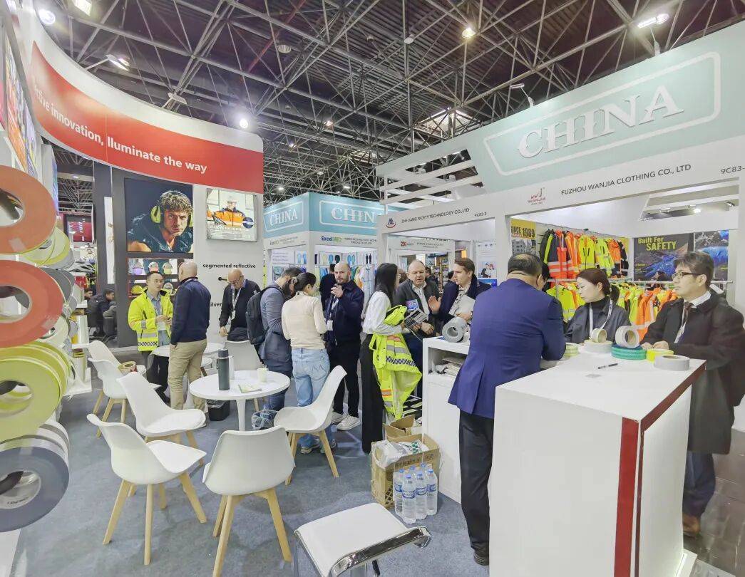 燃爆2025年德国A+A劳保展丨道明光学以光为盾 闪耀全球劳保行业盛会