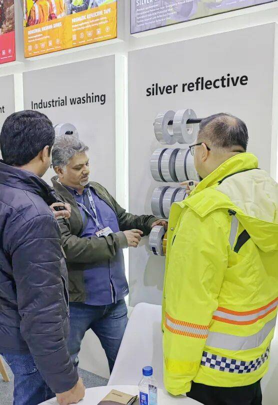 燃爆2025年德国A+A劳保展丨道明光学以光为盾 闪耀全球劳保行业盛会