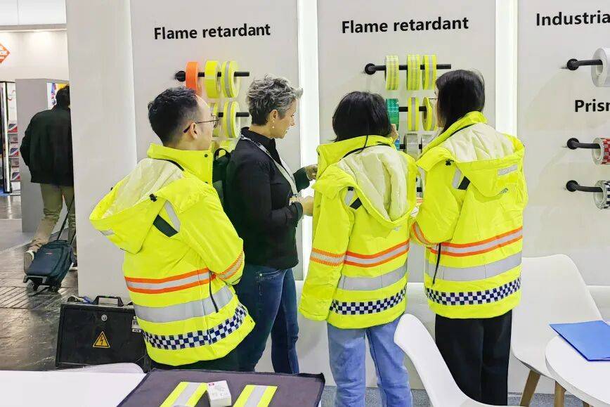 燃爆2025年德国A+A劳保展丨道明光学以光为盾 闪耀全球劳保行业盛会