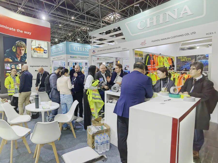 燃爆2025年德国A+A劳保展丨道明光学以光为盾 闪耀全球劳保行业盛会