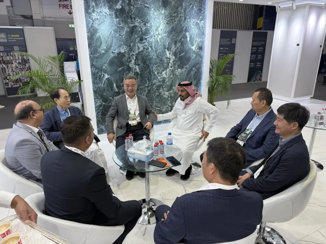 马可波罗瓷砖惊艳亮相2025年中东迪拜五大行业展