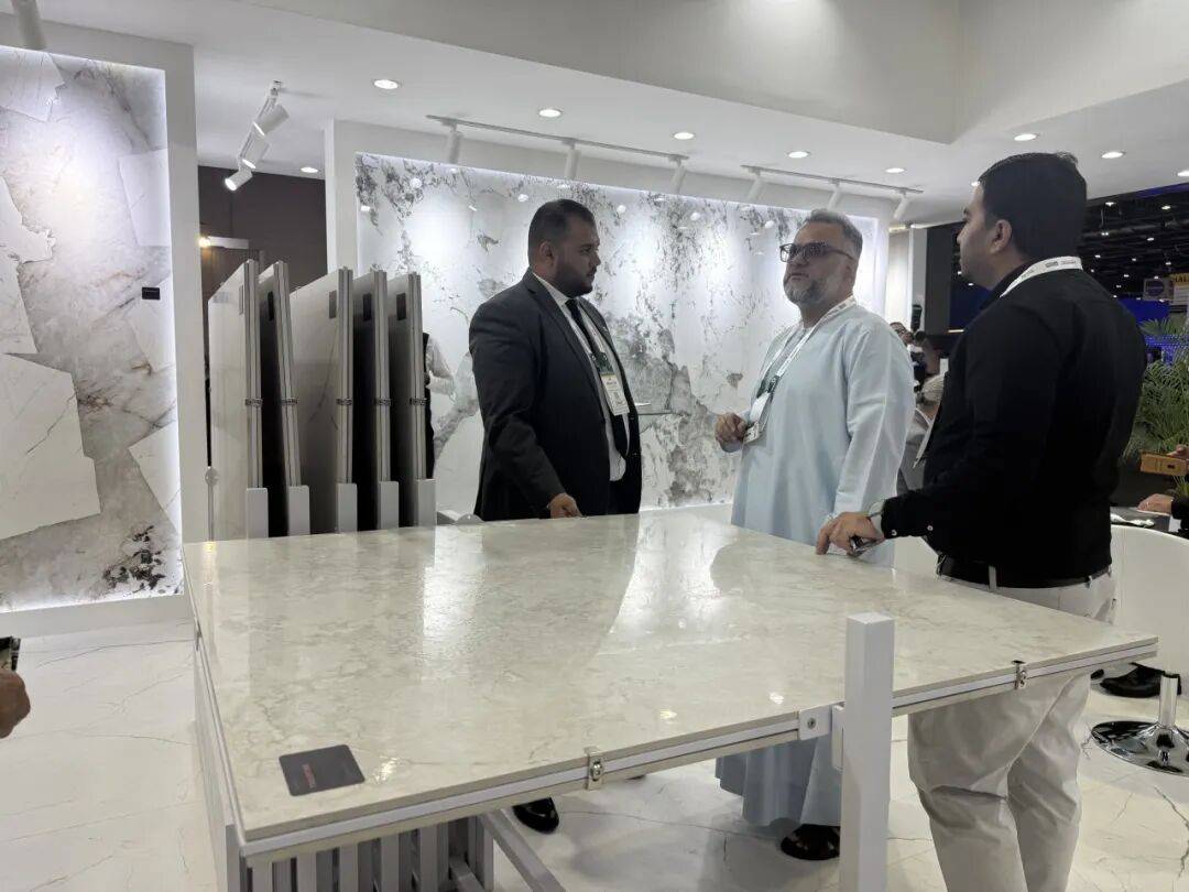 马可波罗瓷砖惊艳亮相2025年中东迪拜五大行业展