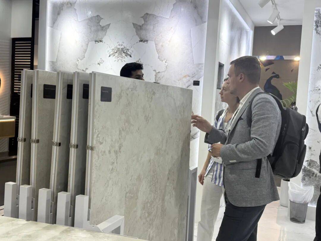 马可波罗瓷砖惊艳亮相2025年中东迪拜五大行业展
