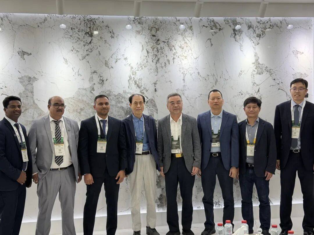 马可波罗瓷砖惊艳亮相2025年中东迪拜五大行业展