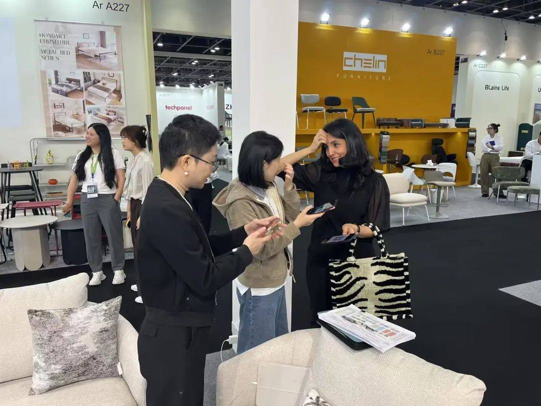 美梦思携2025年新品亮相迪拜国际家具展