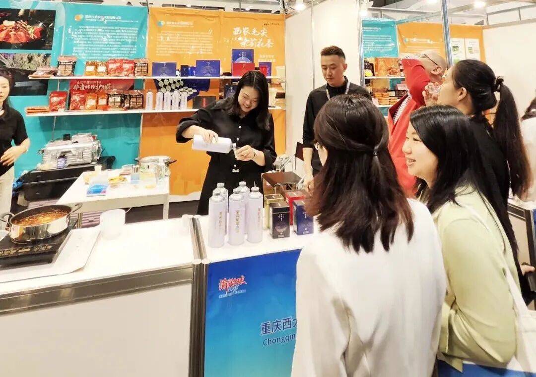 西大茶业创新产品闪耀2025年第35届香港美食博览会，迈出国际合作关键一步
