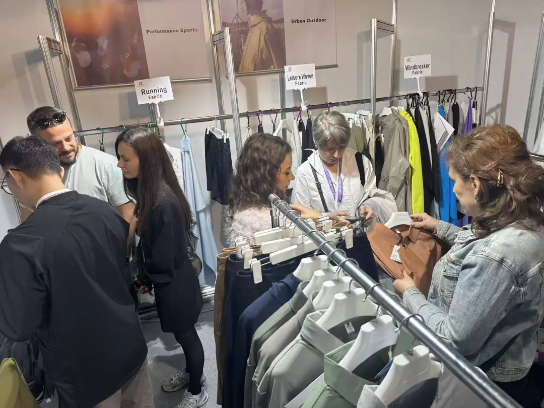 20余家石狮企业携新品闪耀2025年莫斯科国际服装展拓展东欧市场