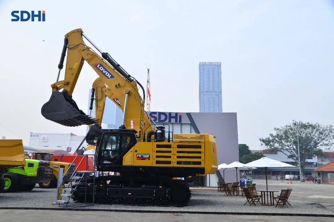 雷沃重工闪耀2025年印尼国际矿业展 | 为全球客户创造更大价值