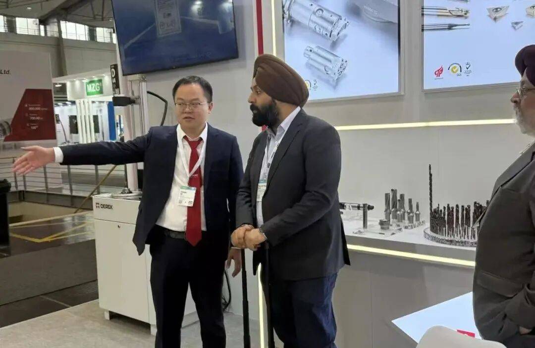 展会直击 | 聚焦 EMO 2025汉诺威国际机床展，德克刀具阻尼减振、万向角度头等技术产品引发关注，获展会客户高度认可。