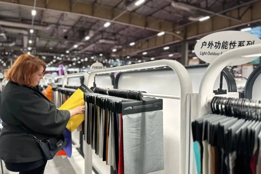 中国设计即将亮相2025年巴黎Texworld Paris，“Fabrics China中国流行面料”奔赴时尚之约