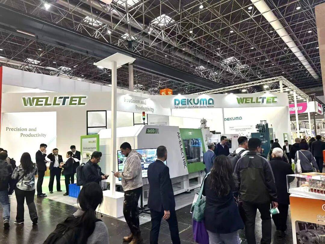 K展首日 | 焕新你的注塑体验！华大机械携全电动智能注塑方案惊艳亮相2025年德国K展