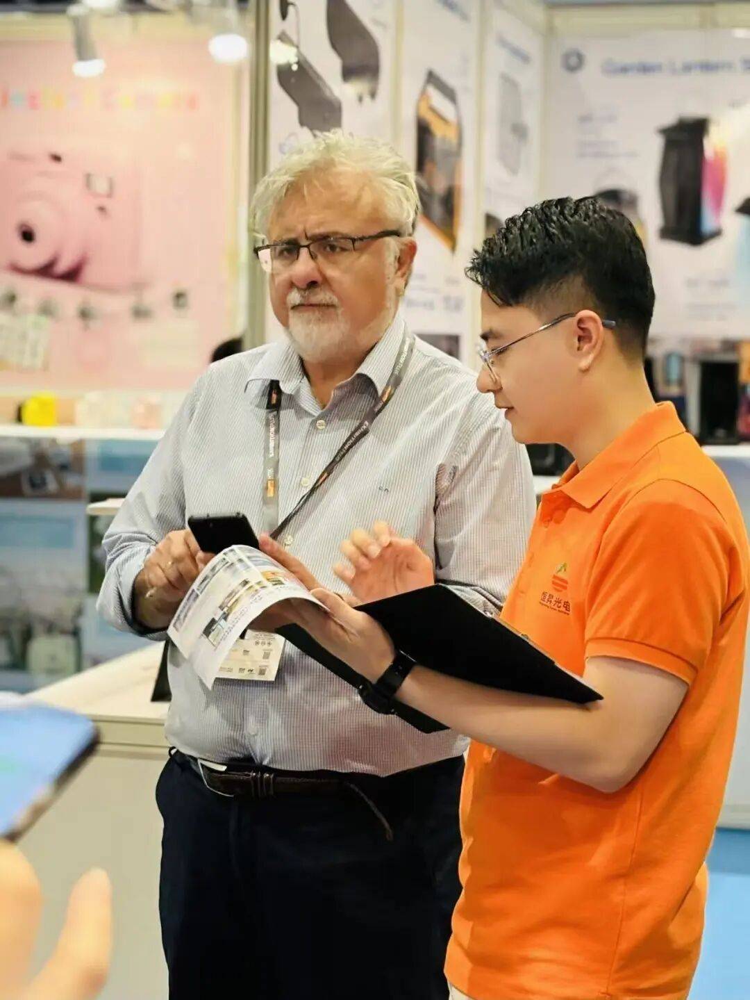 2025香港电子产品展首日直击：恒昇光电 Mini LED 技术引爆湾仔会展中心~
