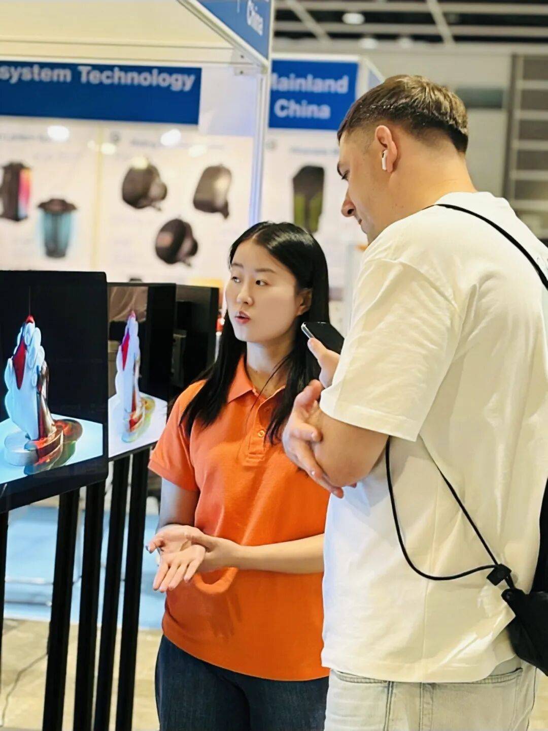 2025香港电子产品展首日直击：恒昇光电 Mini LED 技术引爆湾仔会展中心~
