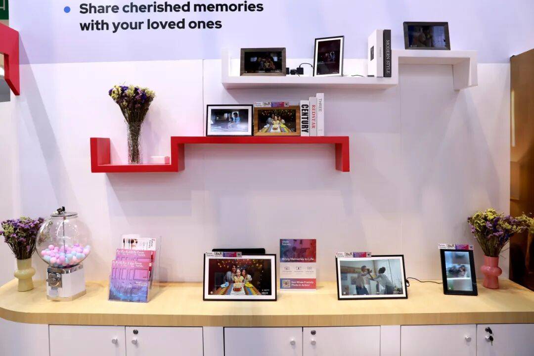 2025年香港电子展现场直击：智象信息Whale Framely首秀，开启家庭智慧生活新方式