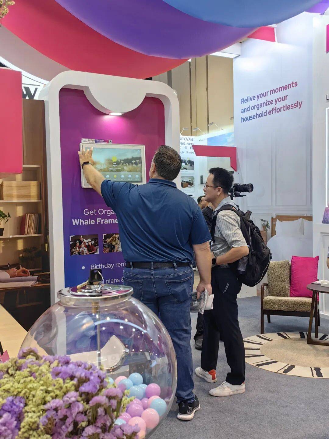 2025年香港电子展现场直击：智象信息Whale Framely首秀，开启家庭智慧生活新方式