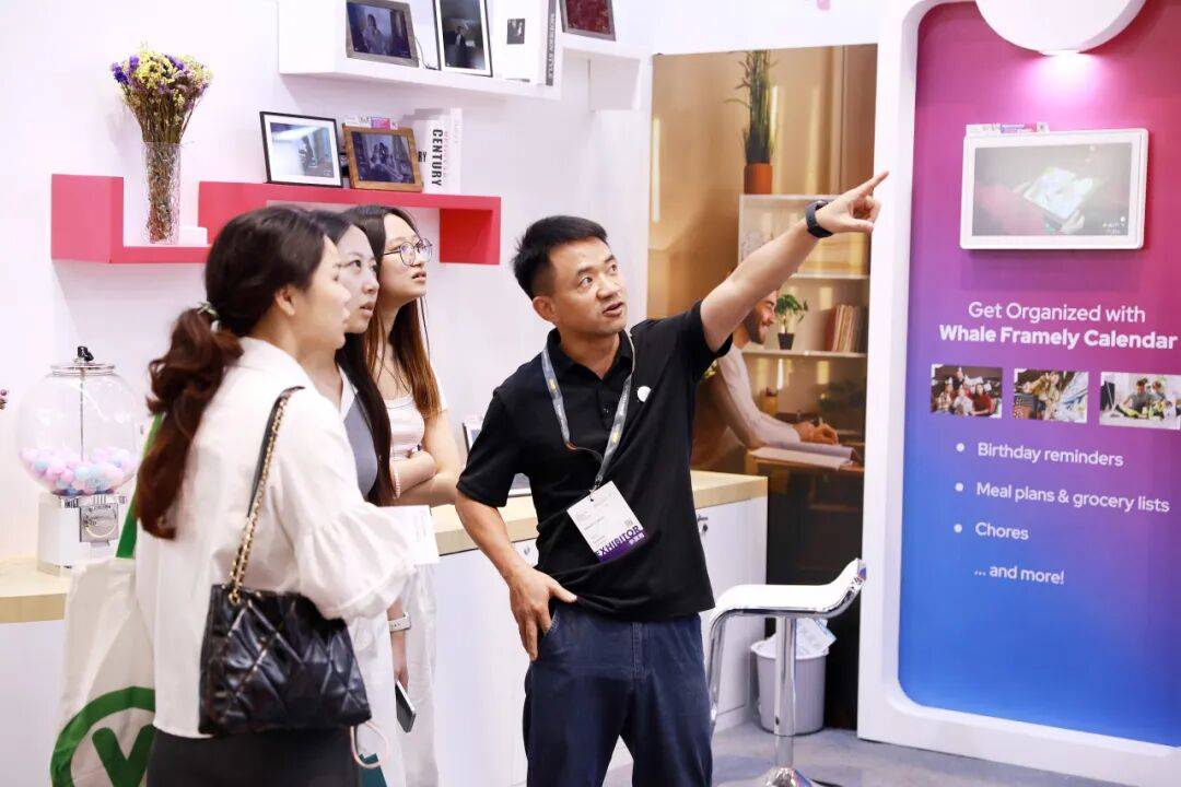 2025年香港电子展现场直击：智象信息Whale Framely首秀，开启家庭智慧生活新方式