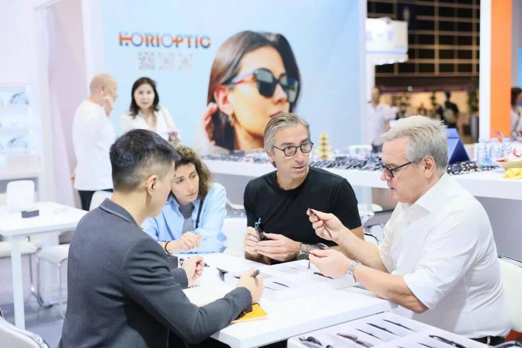 汇聚环球逾660展商 | 2025年香港国际眼镜展11月5日揭幕