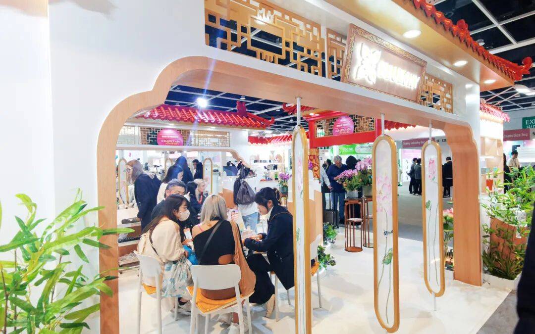 双馆齐绽，载誉而归！广州蓝之天闪耀2025香港亚太区美容展，精彩收官！
