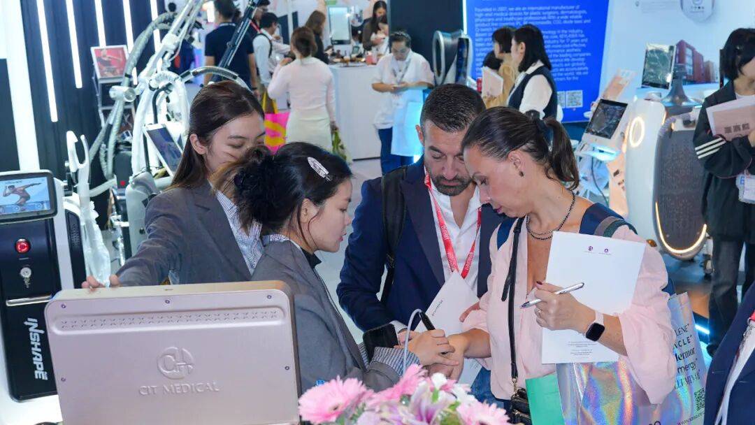 惊艳国际！超清秀2.0与修丝芙双双闪耀2025年香港亚太美容展