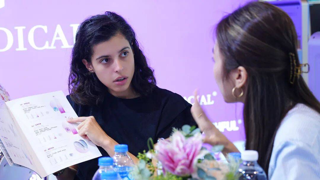 惊艳国际！超清秀2.0与修丝芙双双闪耀2025年香港亚太美容展