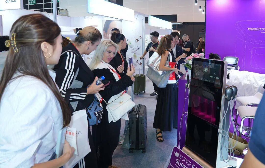 惊艳国际！超清秀2.0与修丝芙双双闪耀2025年香港亚太美容展