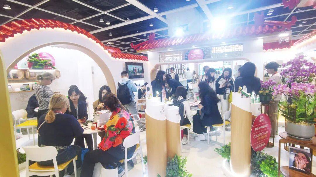 双馆齐绽，载誉而归！广州蓝之天闪耀2025香港亚太区美容展，精彩收官！