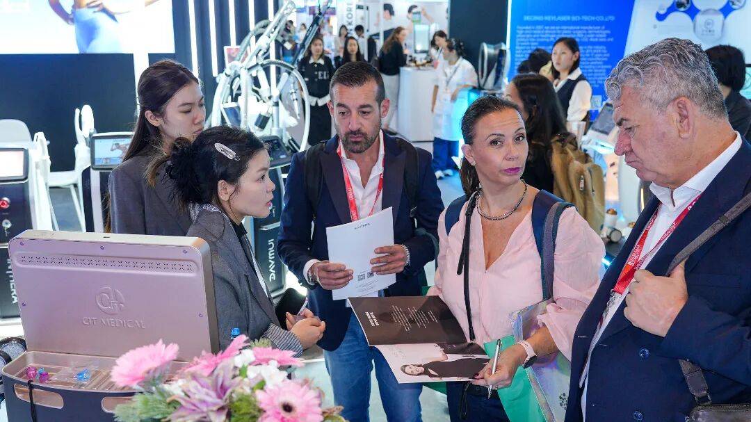 惊艳国际！超清秀2.0与修丝芙双双闪耀2025年香港亚太美容展