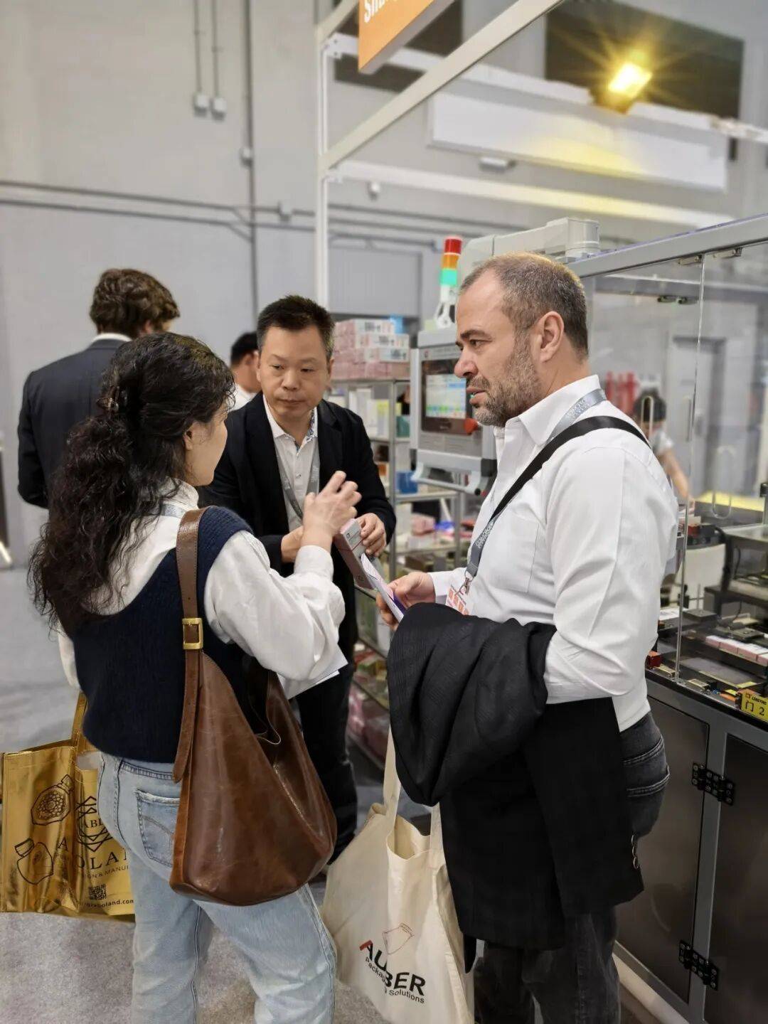 闪耀香江，满载而归 | 龙应2025年香港美容展精彩回顾