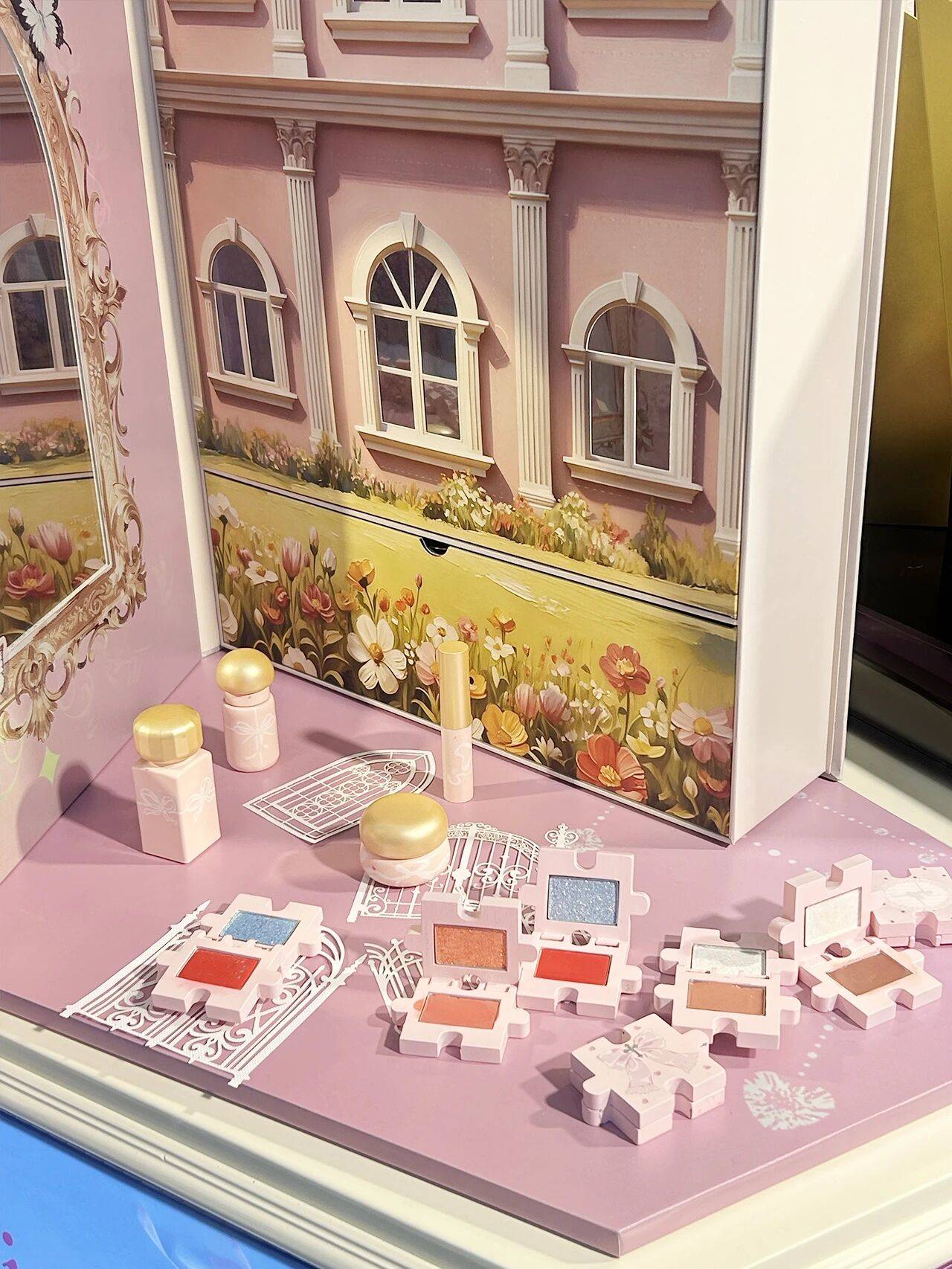 广州笔匠参加2025年香港亚太美容展，现场多主题大秀