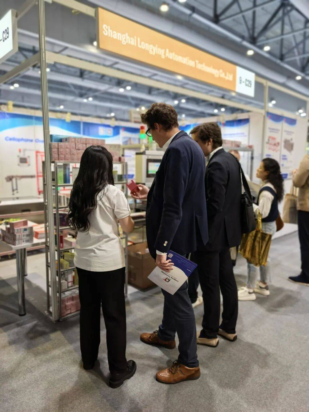 闪耀香江，满载而归 | 龙应2025年香港美容展精彩回顾