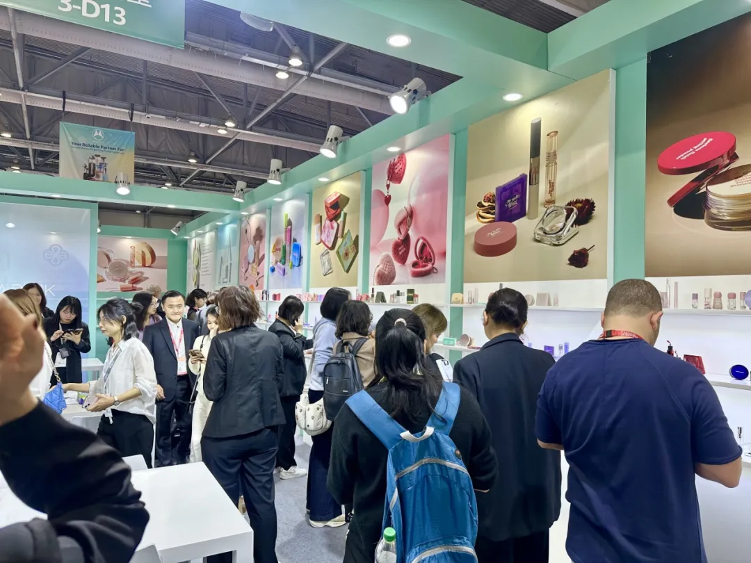 2025亚太区美容展盛大启幕：益发塑胶开展首日人气超燃！