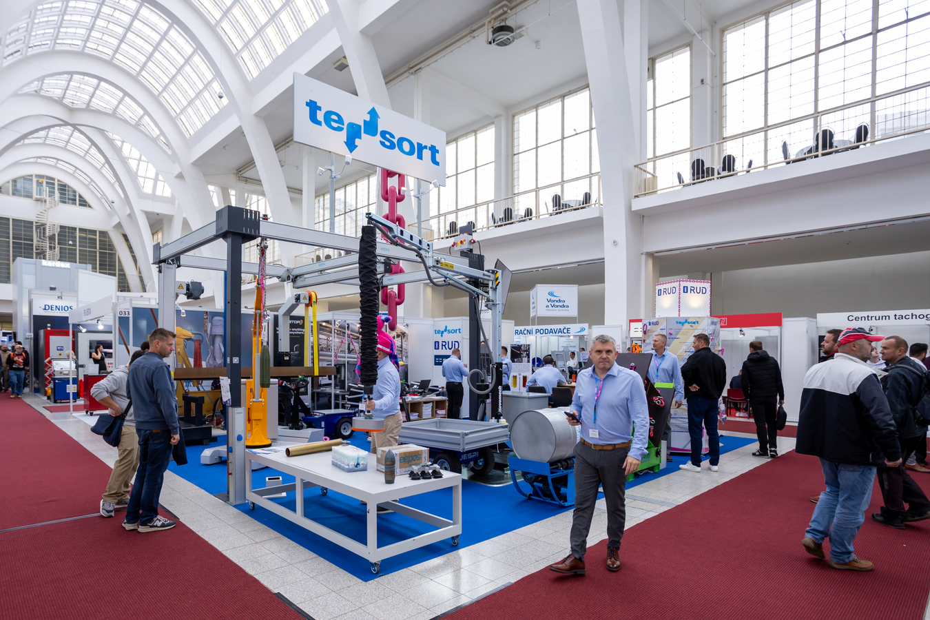 2025年捷克布鲁诺国际工程技术展览会：Tesort展示重物处理创新方案