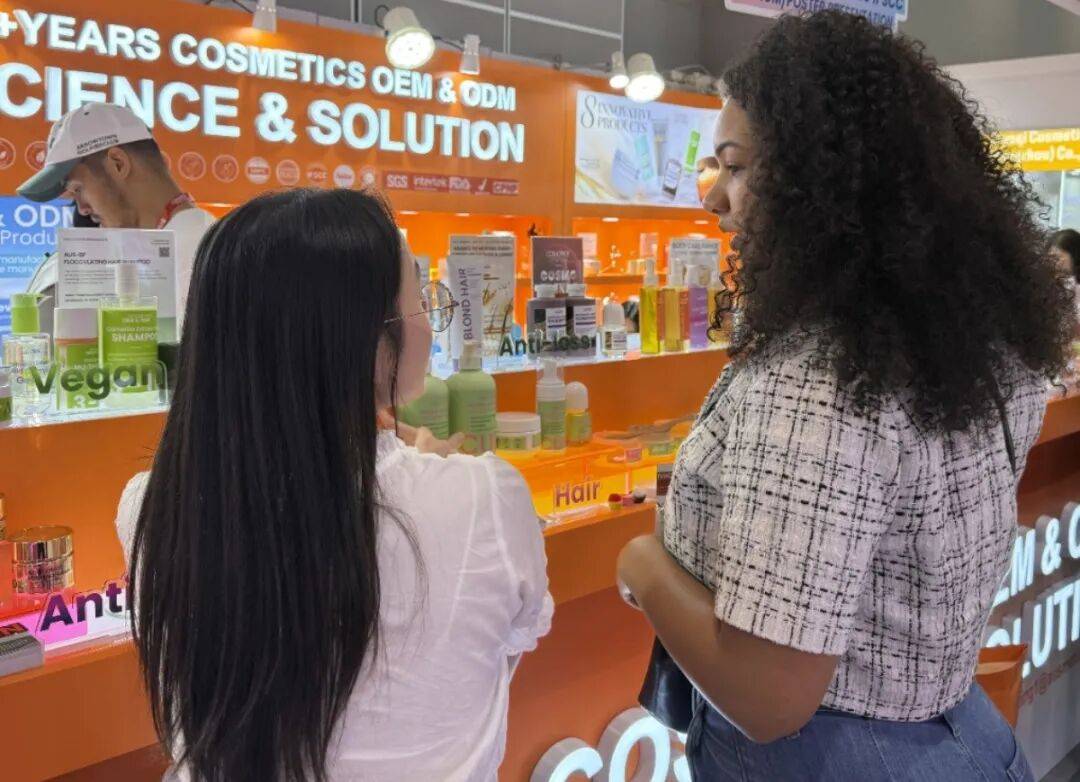 2025香港亚太美容展首日盛况：全球客商亲临展位见证澳思美环保创新产品精彩魅力