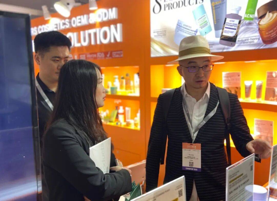 2025香港亚太美容展首日盛况：全球客商亲临展位见证澳思美环保创新产品精彩魅力