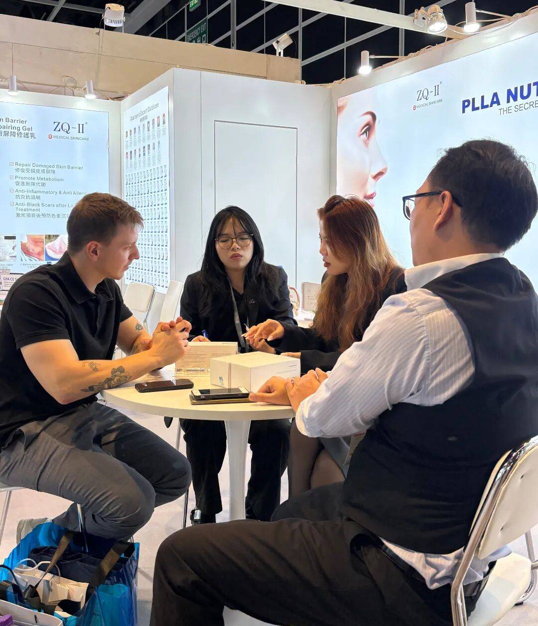 科技之光，闪耀香江|ZQ-II闪耀2025香港亚太美容展，圆满落幕再启新程