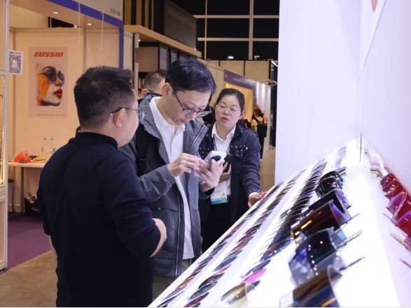 晶联星再创“镜”彩，2025香港国际眼镜展圆满收官！