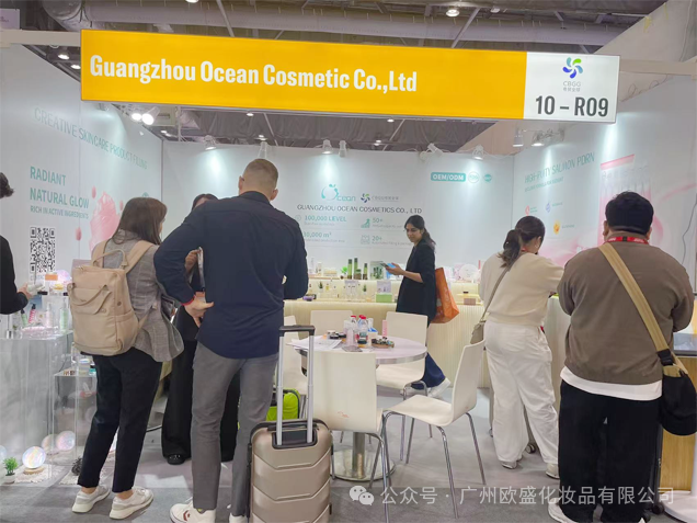 首日爆场！欧盛化妆品亮相2025年香港亚太美容展，引爆全球买家围观！