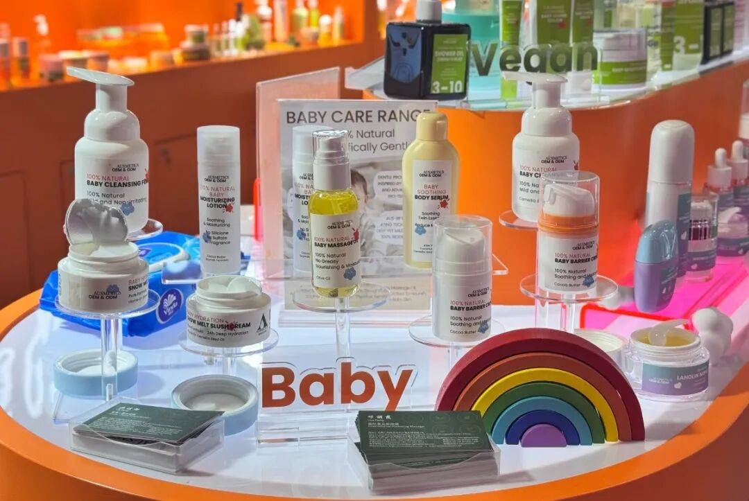 2025香港亚太美容展首日盛况：全球客商亲临展位见证澳思美环保创新产品精彩魅力