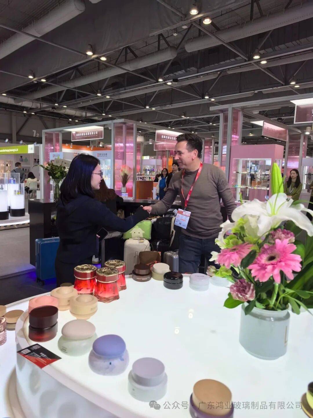 广东鸿业玻璃制品有限公司参展2025年亚太区美容展DAY3|续写合作新篇