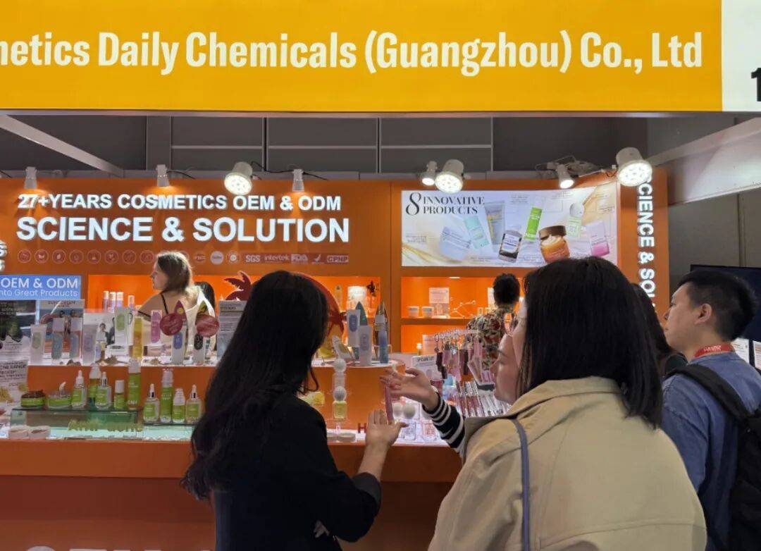 2025香港亚太美容展首日盛况：全球客商亲临展位见证澳思美环保创新产品精彩魅力