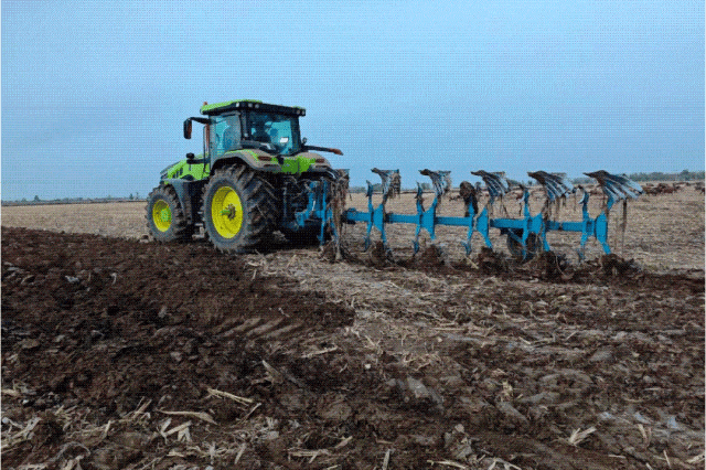 媒体聚焦丨新华社：中联重科亮相2025年国际农机展 透视中国高端农机出海新路径