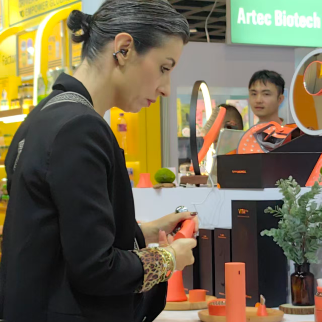 2025年亚太美容展“流量之王”：渲美的吸睛个护仪器产品实力破圈