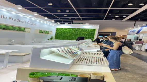 【寻光之旅 · 香港启幕】金余塑胶参加2025香港眼镜展