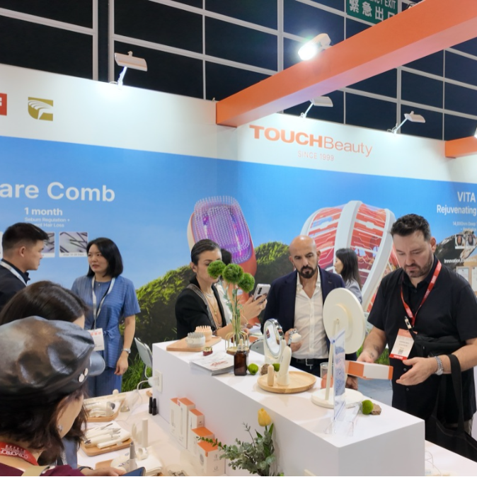 2025年亚太美容展“流量之王”：渲美的吸睛个护仪器产品实力破圈